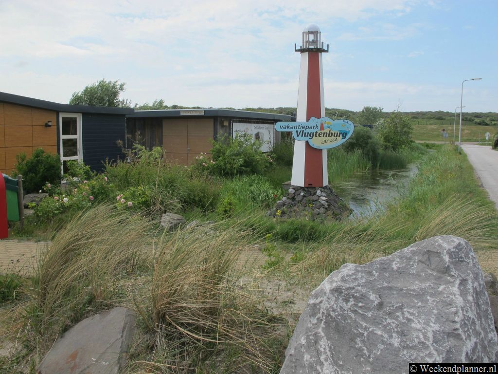 Een leuk bungalowpark aan het strand vlakbij Hoek van Holland is Vakantiepark Vlugtenburg aan Zee.Tips: De vakantieparken en bungalowparken bij Hoek van Holland.